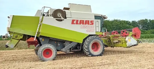 Kombajni Prodajem kombajn Class Lexio 450 sa žiheder preklopnim + kukuruzni 6 redni preklopni Godina 1999