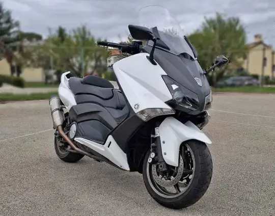 Yamaha Tmax 560