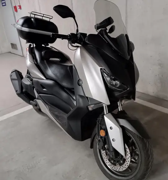Yamaha X MAX 400
