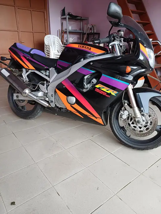 Yamaha FZR 600