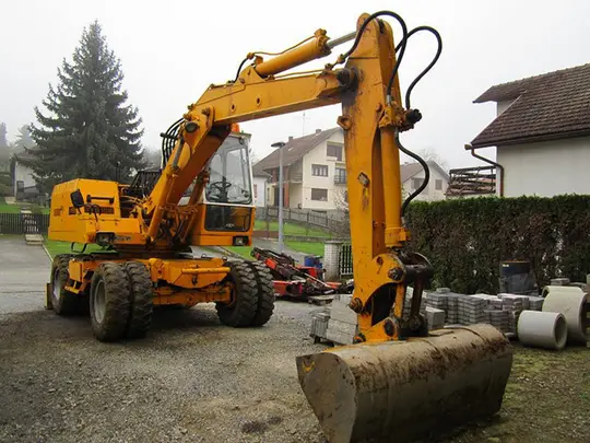 Liebherr A902