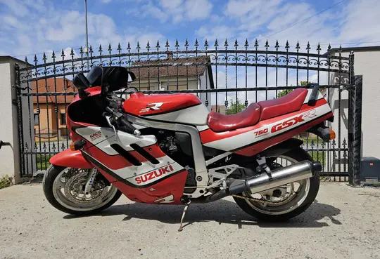 Suzuki GSX-R750