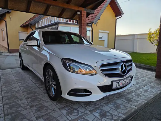 Mercedes-Benz 220