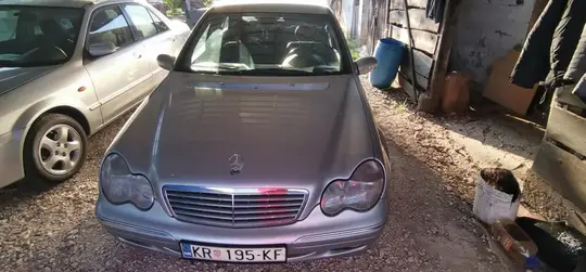 Mercedes-Benz 220