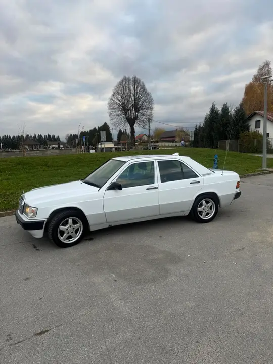 Mercedes-Benz 190