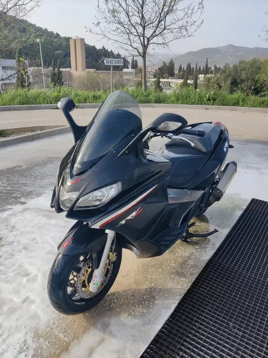 Aprilia SRV 850