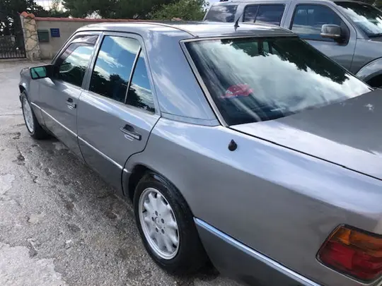 Mercedes-Benz 124