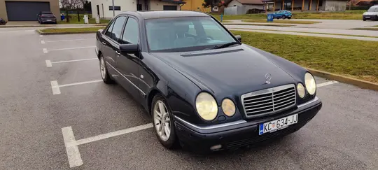 Mercedes-Benz E 320