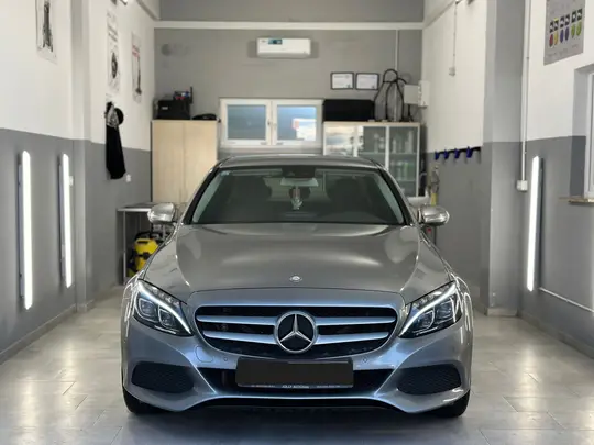 Mercedes-Benz C 220