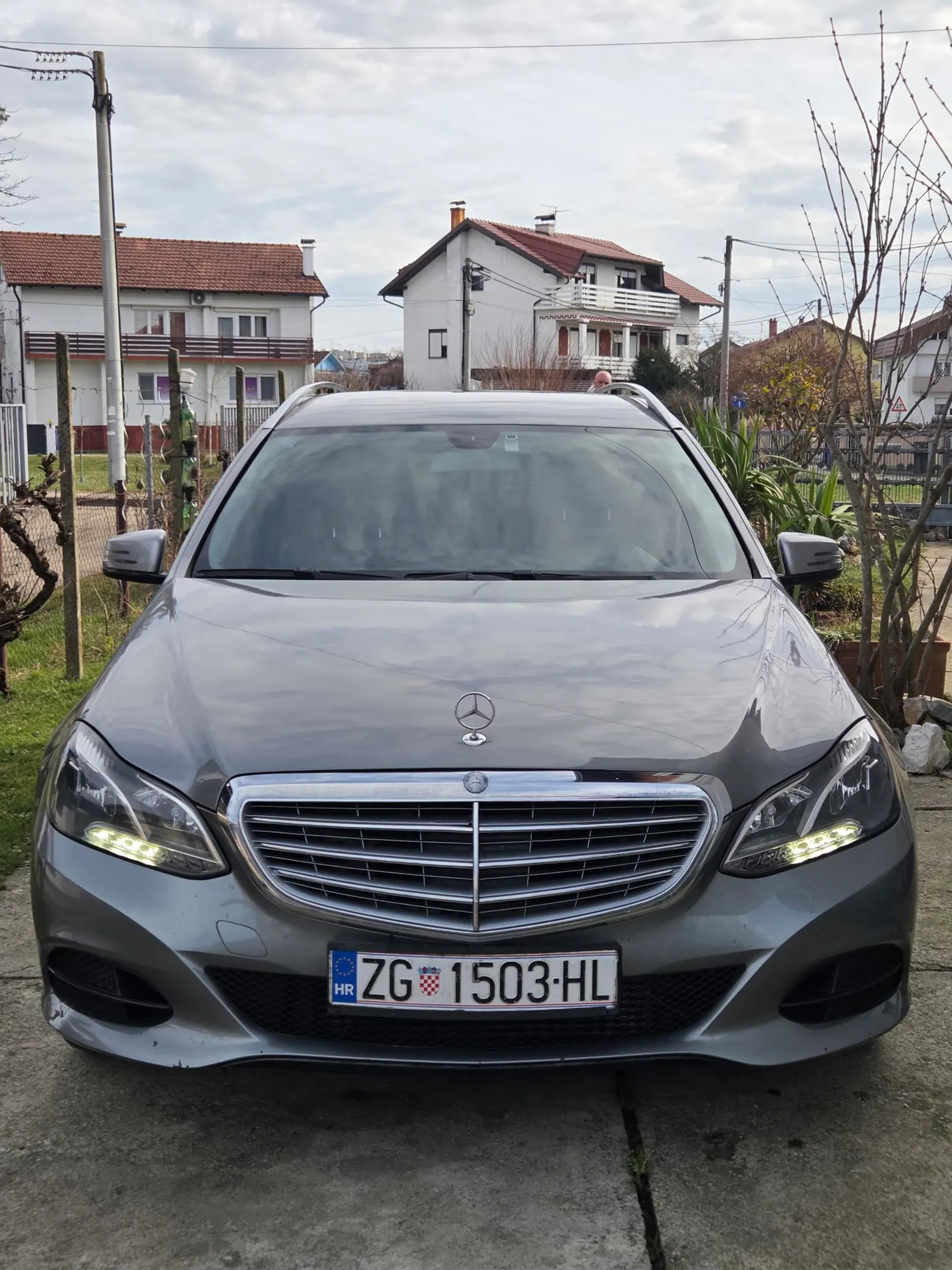 Mercedes-Benz E 200