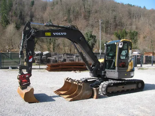 Bageri Rovokopaci Midi bager Volvo ECR88D Powertillt i 4 korpe