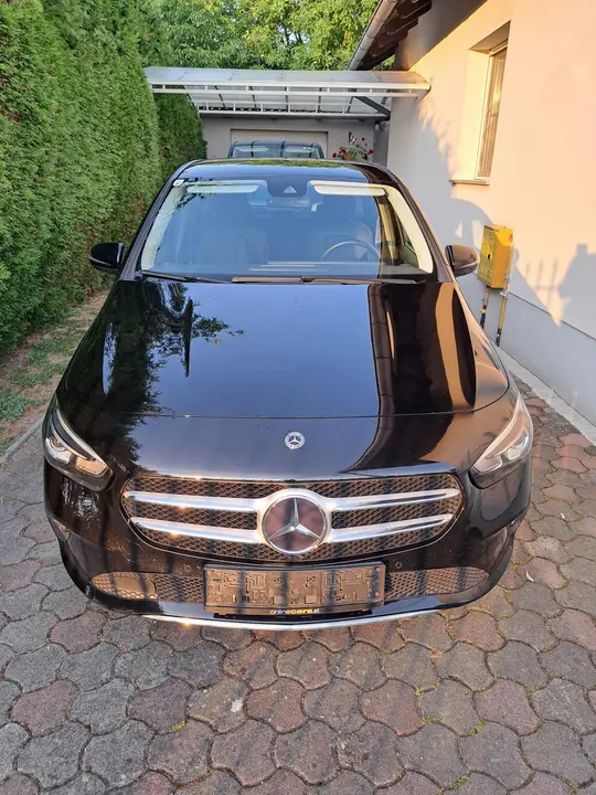Mercedes-Benz B 180