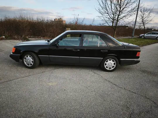 Mercedes-Benz 230