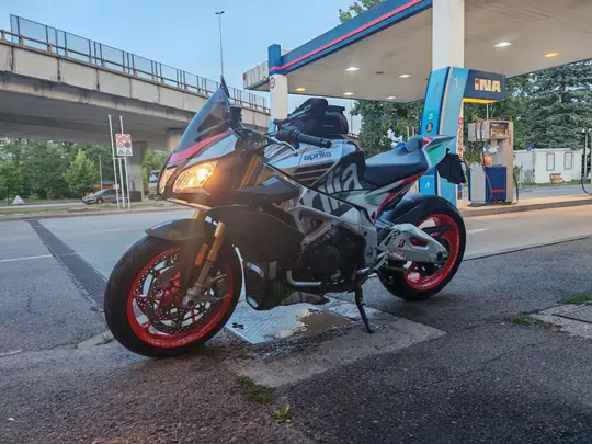 Aprilia Tuono V4