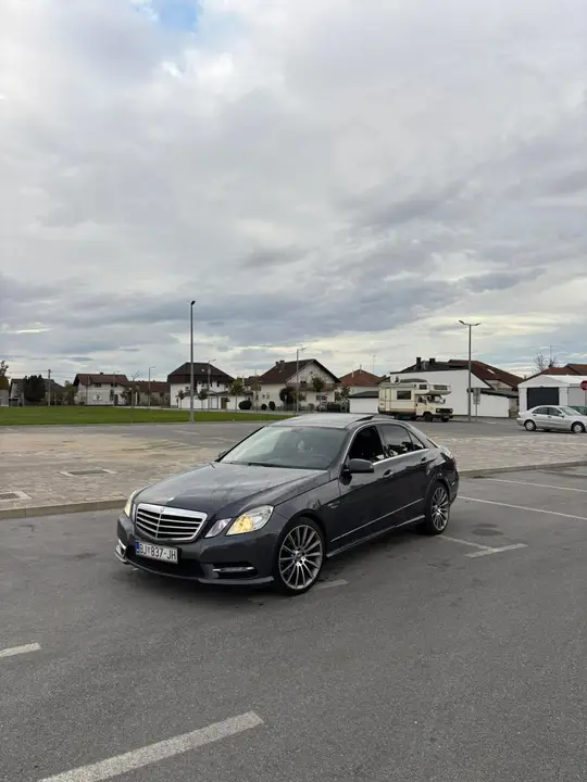 Mercedes-Benz E 200