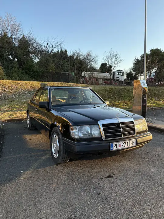 Mercedes-Benz W124
