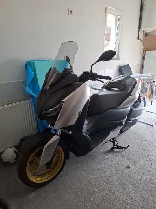 Yamaha X MAX 300