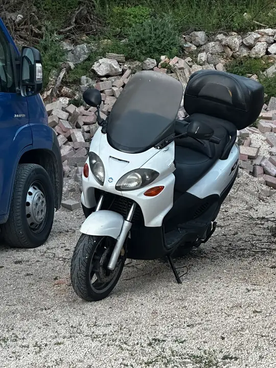 Piaggio X9