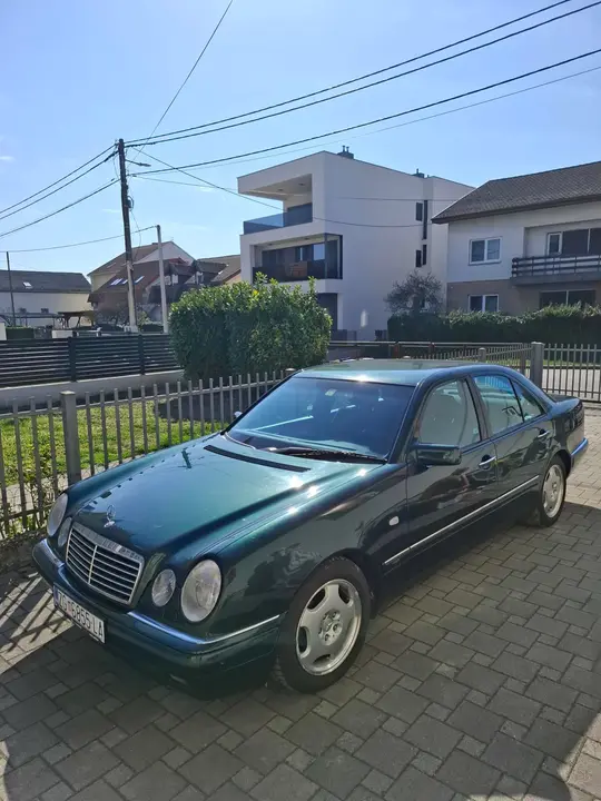 Mercedes-Benz 200