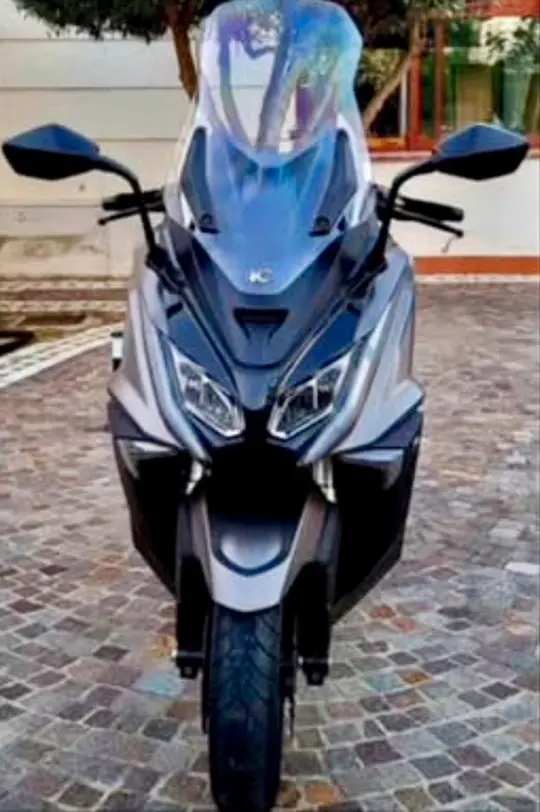 Kymco AK 550