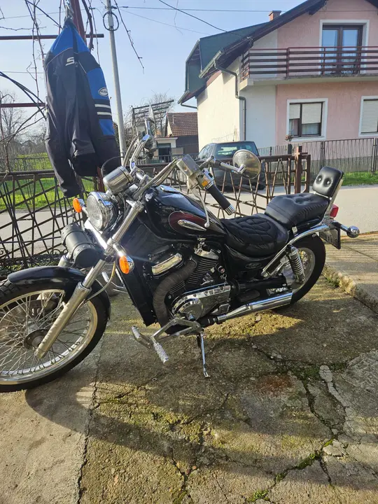 Suzuki VS 800