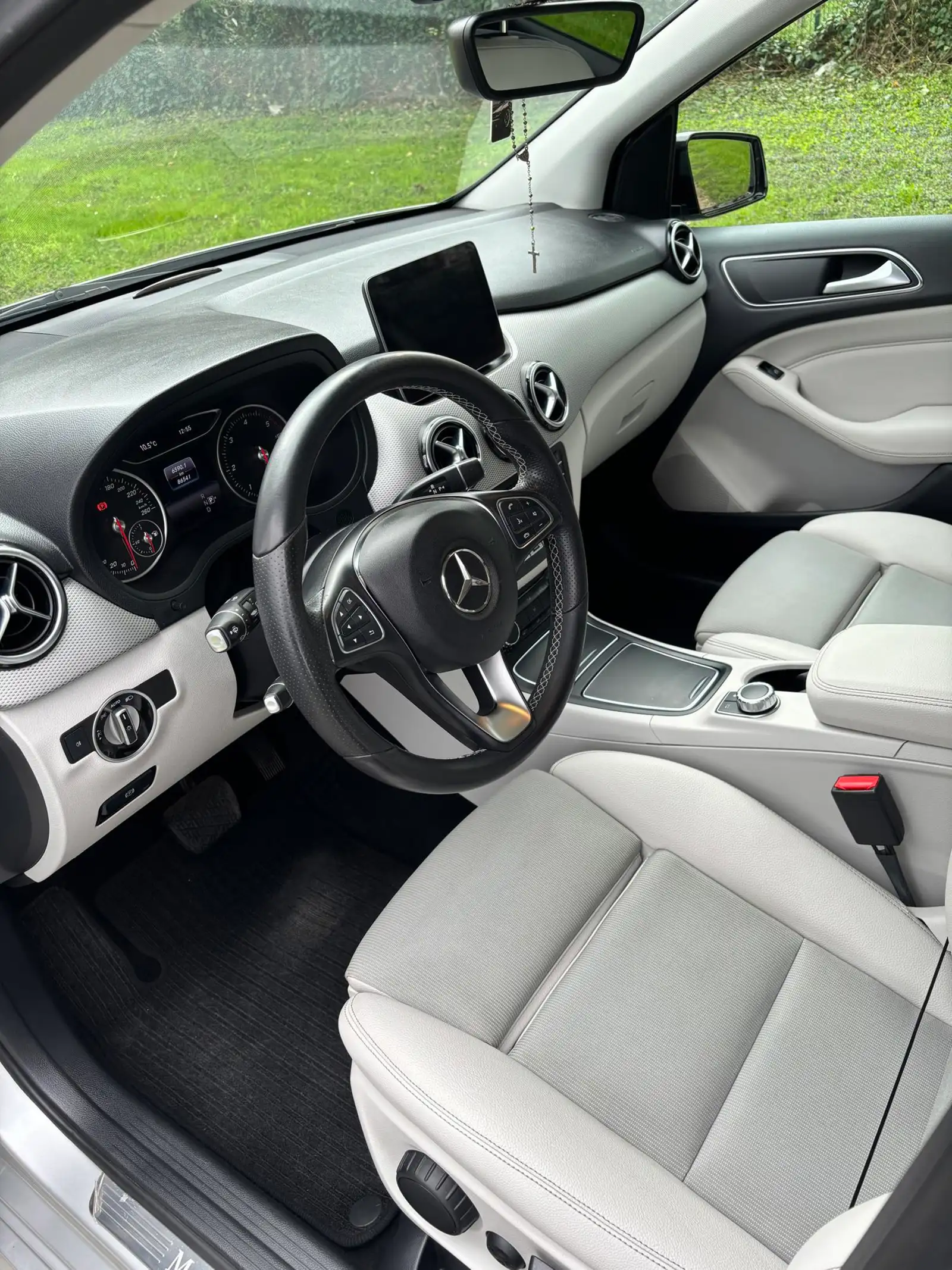 Mercedes-Benz B 180