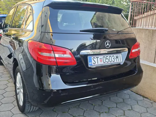 Mercedes-Benz B 200