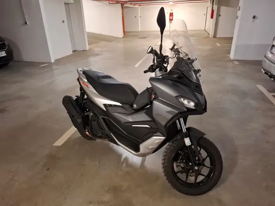 Aprilia SR GT 200