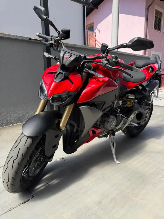 Ducati Streetfighter V2