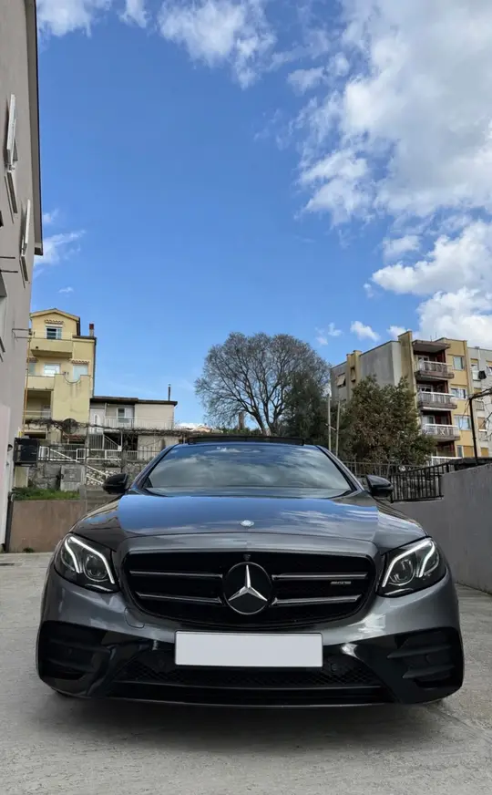 Mercedes-Benz 220