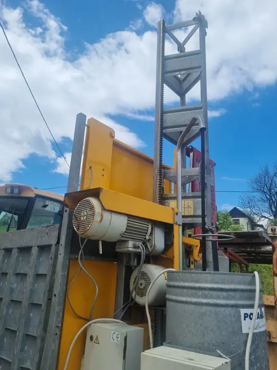 Ostalo Geda-Potain okomita dizalica,povoljno,malo korištena