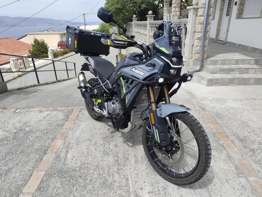 CF Moto 450 MT