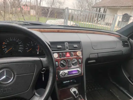 Mercedes-Benz C 220