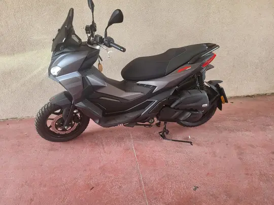 Aprilia SR GT 200