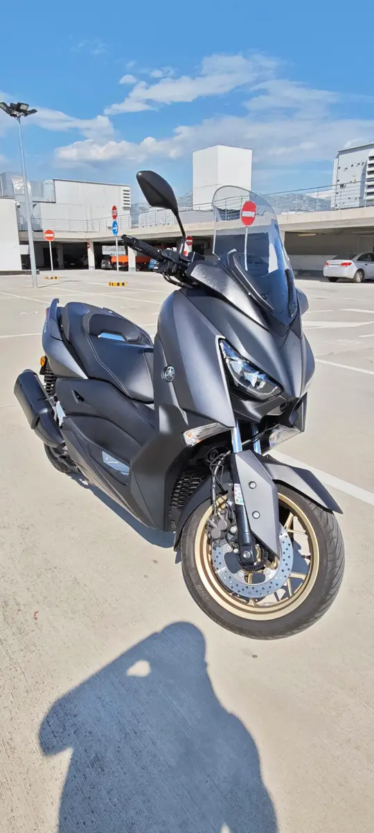 Yamaha X MAX 300