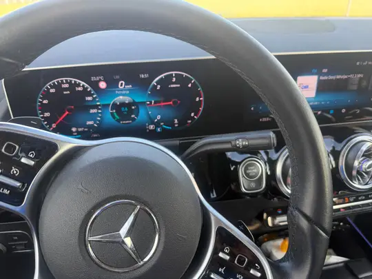 Mercedes-Benz B 180