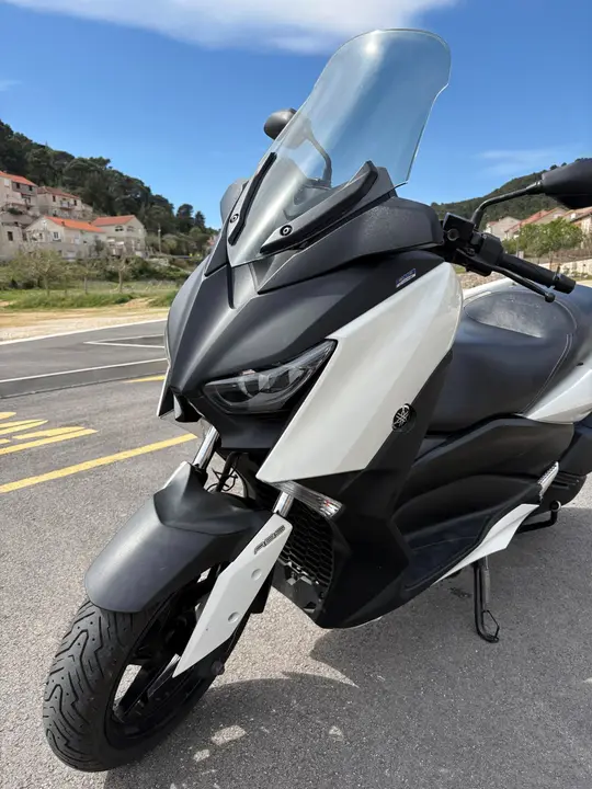 Yamaha X MAX 300