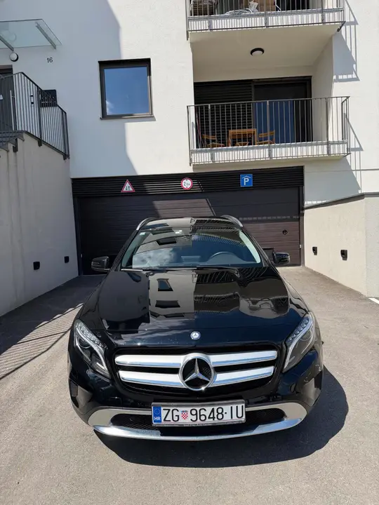 Mercedes-Benz GLA 220