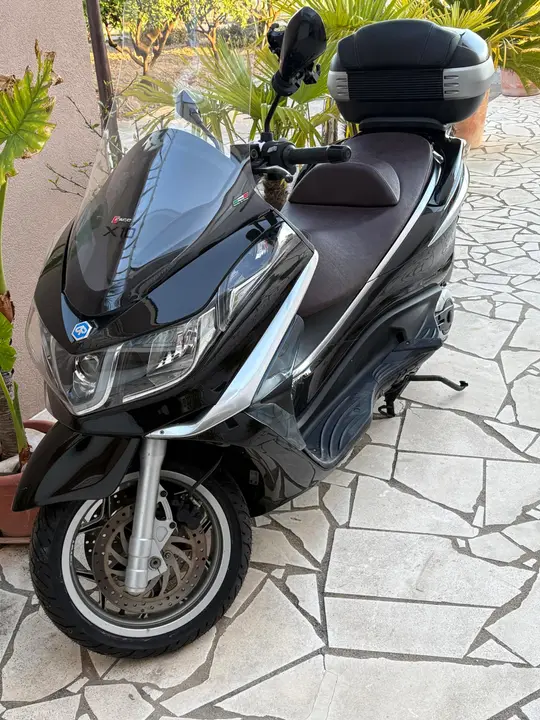Piaggio X10