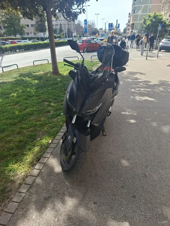 Yamaha X MAX 300
