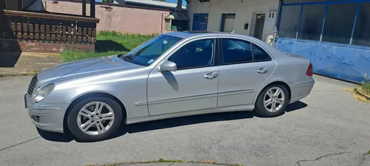 Mercedes-Benz 220