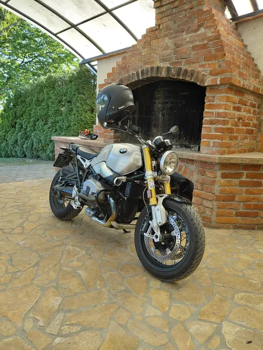 BMW R nineT