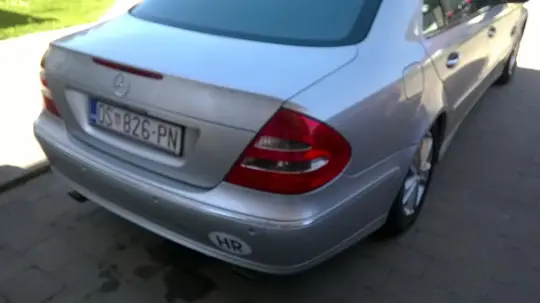 Mercedes-Benz E 320