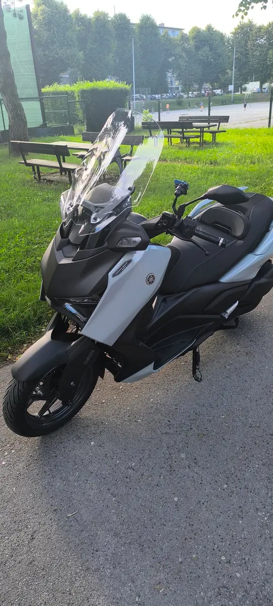 Yamaha X MAX 300