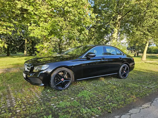 Mercedes-Benz 220